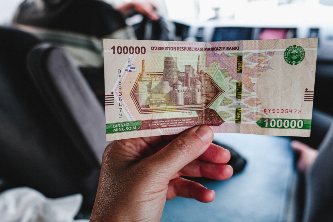 valuta Uzbekistan